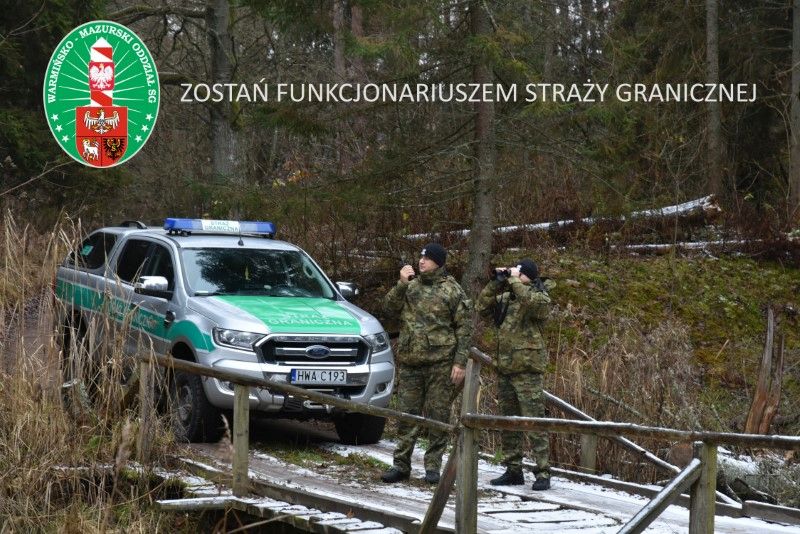 Zdjęcie dwóch strażników granicznych przy samochodzie